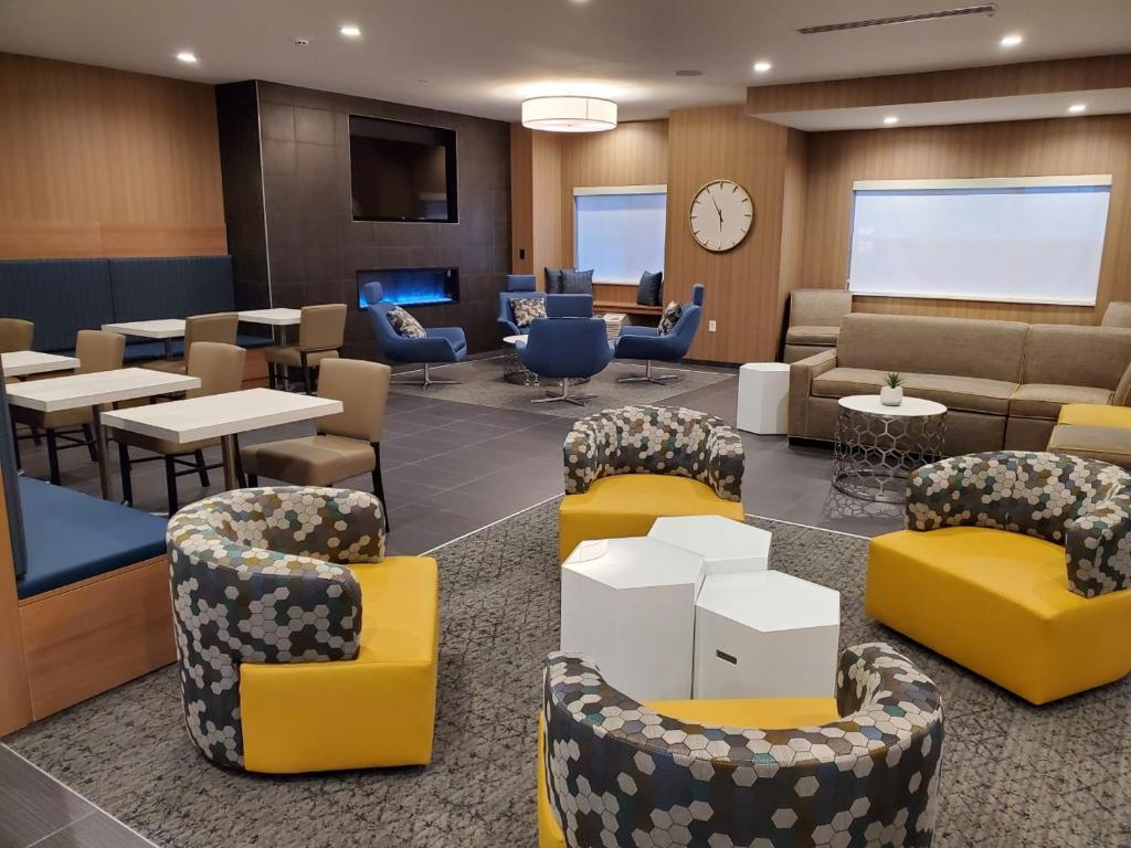 Microtel Inn & Suites By Wyndham Farmington Exteriör bild